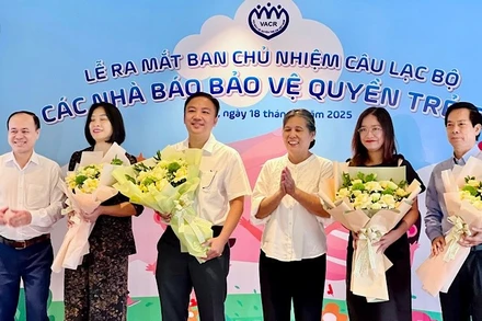 Ra mắt Ban chủ nhiệm Câu lạc bộ "Các nhà báo bảo vệ quyền trẻ em".