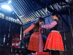 Trang phục không chỉ là váy áo – đó là cả một di sản văn hóa được thiếu nữ H’Mông nâng niu gìn giữ