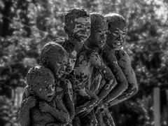 Ma bùn tượng trưng cho người đã khuất.