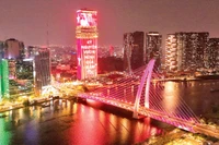 Thành phố Hồ Chí Minh lung linh sắc màu chào mừng Đại hội XIV của Đảng. (Ảnh HỒNG ĐẠT)