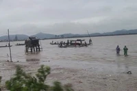 Công tác tìm kiếm người đàn ông mất tích trên sông Gianh chiều 19/11.