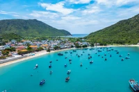 Một góc bãi biển Ninh Vân, phường Đông Ninh Hòa, tỉnh Khánh Hòa. (Ảnh MỸ HÀ)