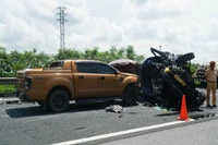 Tai nạn giao thông nghiêm trọng giữa 3 xe ô-tô trên đường cao tốc Cầu Giẽ-Ninh Bình.