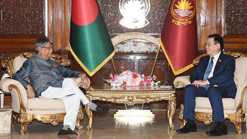 Chủ tịch Quốc hội Vương Đình Huệ hội kiến Tổng thống Bangladesh Mohammed Shahabuddin. (Ảnh: TTXVN)