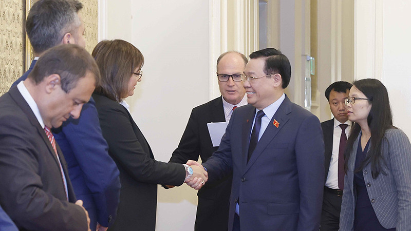 Chủ tịch Quốc hội Vương Đình Huệ và Chủ tịch Ðảng Xã hội Bulgaria Korneliya Ninova. (Ảnh: TTXVN) 