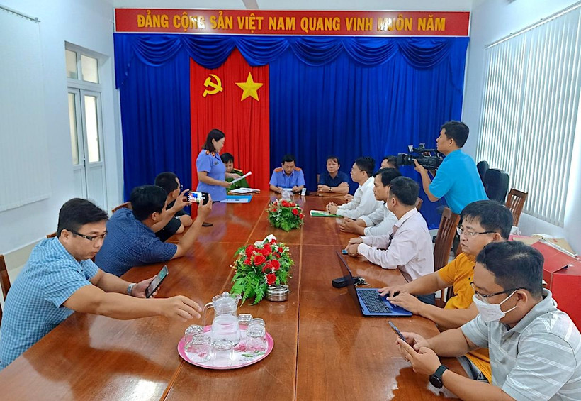 Cơ quan tố tụng thành phố Cà Mau tổ chức buổi xin lỗi và cải chính công khai đối với công dân vào sáng 24/11.