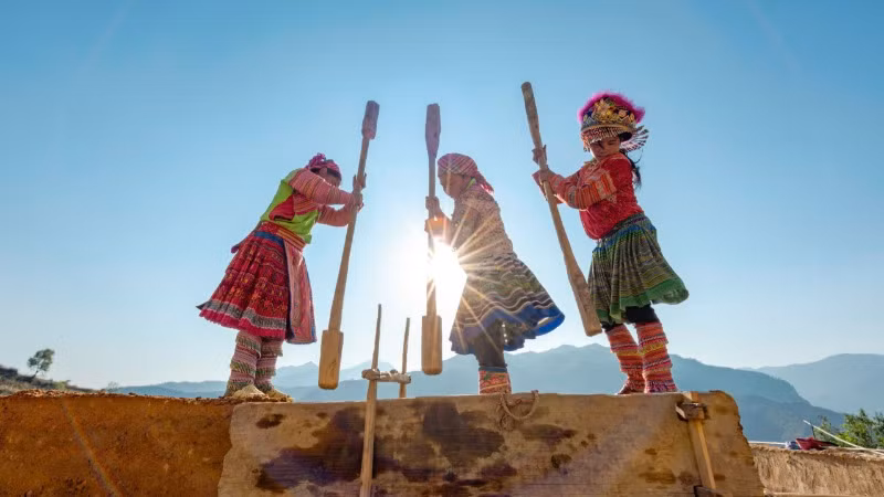 Tất cả các khâu để hoàn thiện nhà trình tường đều được làm thủ công bằng tay.