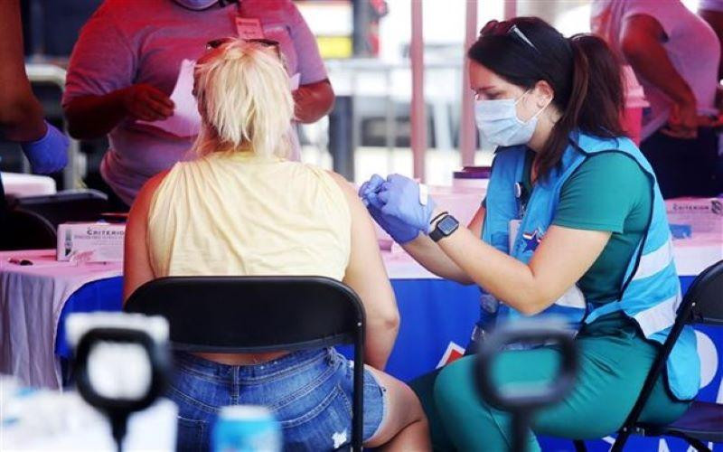 Tiêm vaccine phòng bệnh đậu mùa khỉ cho người dân tại New Orleans (Mỹ), ngày 13/8/2022. (Ảnh: THX/TTXVN)