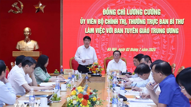 Thường trực Ban Bí thư Lương Cường làm việc với Ban Tuyên giáo Trung ương. (Ảnh: TTXVN)
