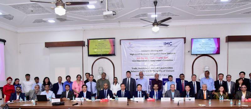 Đoàn lãnh đạo thành phố Đà Nẵng dự hội nghị xúc tiến hợp tác đầu tư thương mại, du lịch tại Mumbai (Ấn Độ). Ảnh: Quang Cường