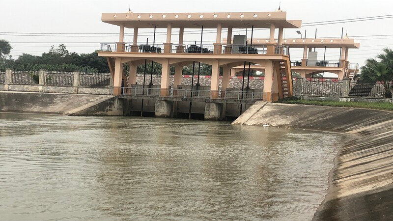 Các đơn vị thủy lợi đang tập trung lấy nước phục vụ gieo cấy lúa đông xuân.