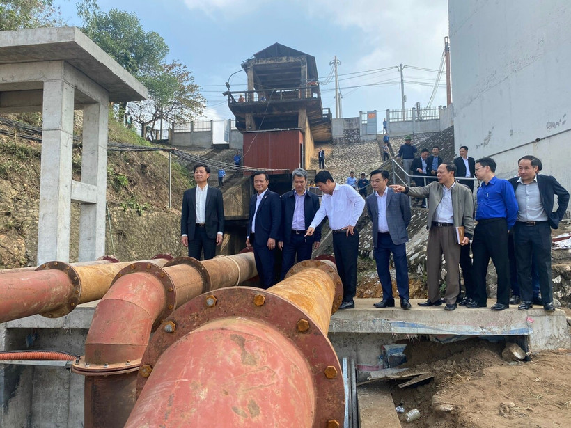 Kiểm tra lấy nước sản xuất vụ đông xuân tại Hà Nội.