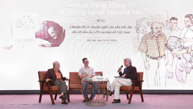 Giáo sư, Tiến sĩ Võ Chí Mỹ, Phó Chủ tịch Hội Trắc địa Bản đồ viễn thám Việt Nam (người cầm micro) khẳng định ông Đặng Hùng Võ có nhiều đóng góp quan trọng cho ngành Bản đồ và Quản lý đất đai tại Việt Nam.