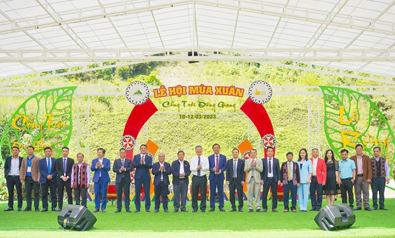 Khai mạc Lễ hội mùa Xuân Cổng Trời Đông Giang.