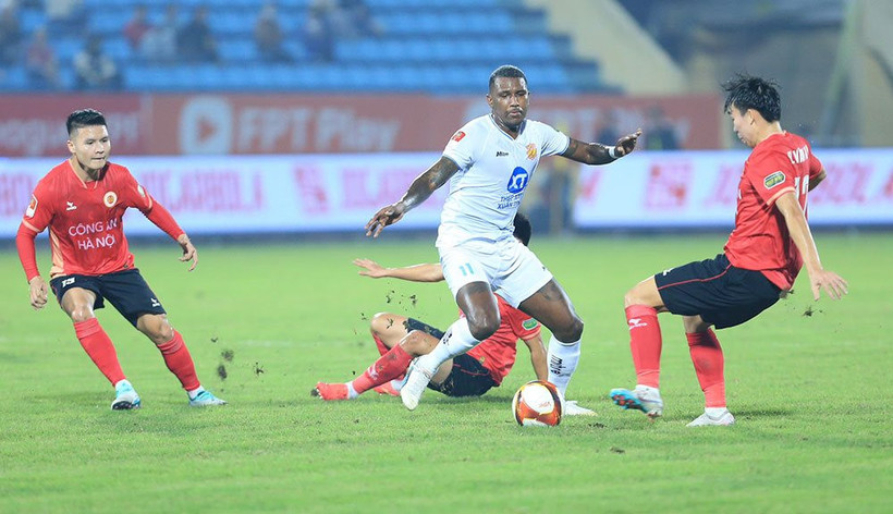 Các đội bóng V-League gấp rút xây dựng lực lượng hướng tới mùa giải mới. 