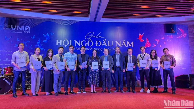 Có 13 tổ chức, cá nhân được Hội Nội thất Việt Nam kết nạp hội viên trong dịp này.