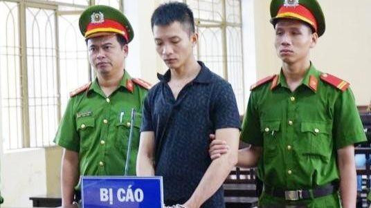 Đối tượng Trần Văn Viên tại phiên tòa.