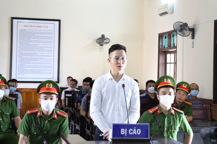 Bị cáo Nguyễn Đức Hùng tại phiên xét xử sơ thẩm sáng 13/7/2022 tại Tòa án nhân dân tỉnh Hà Tĩnh.