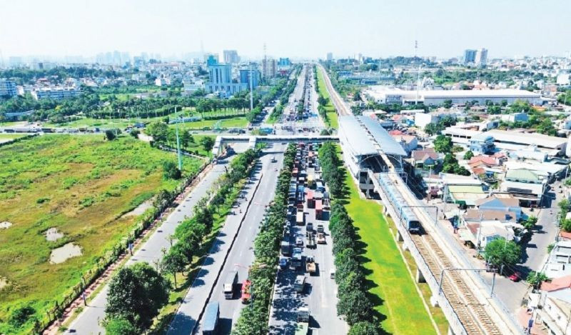 Tuyến Metro số 1, đánh dấu sự phát triển hạ tầng của Thành phố Hồ Chí Minh. (Ảnh THẾ ANH)