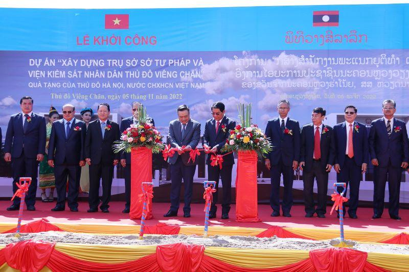 Các đại biểu tại Lễ khởi công. (Ảnh: Trịnh Dũng)