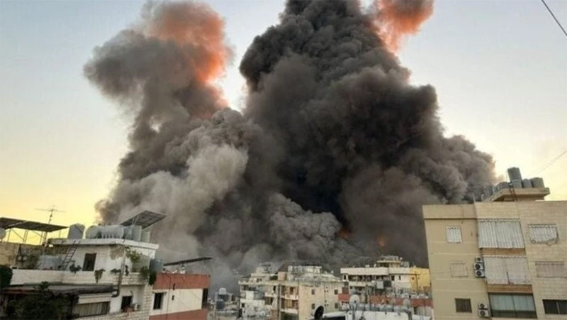Khói bốc lên sau cuộc không kích của Israel tại Beirut, Lebanon. (Ảnh: IRNA/TTXVN) 