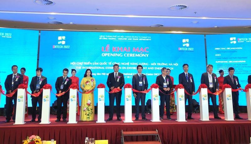 Cắt băng khai mạc Hội chợ ENTECH HANOI 2022.