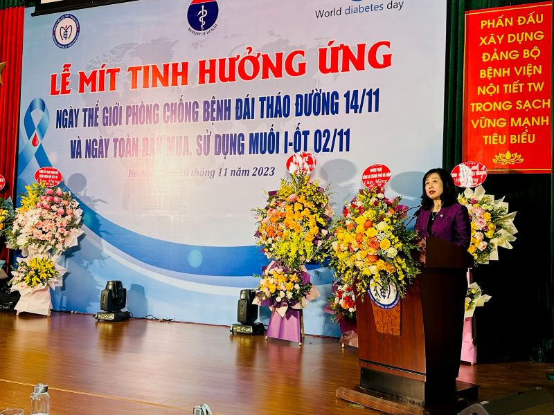 Bộ trưởng Y tế Đào Hồng Lan phát biểu tại lễ mít-tinh.