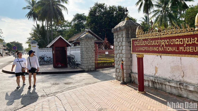 Thành phố di sản Luang Prabang của Lào là một trong những địa điểm thu hút khách du lịch. (Ảnh: Trịnh Dũng)