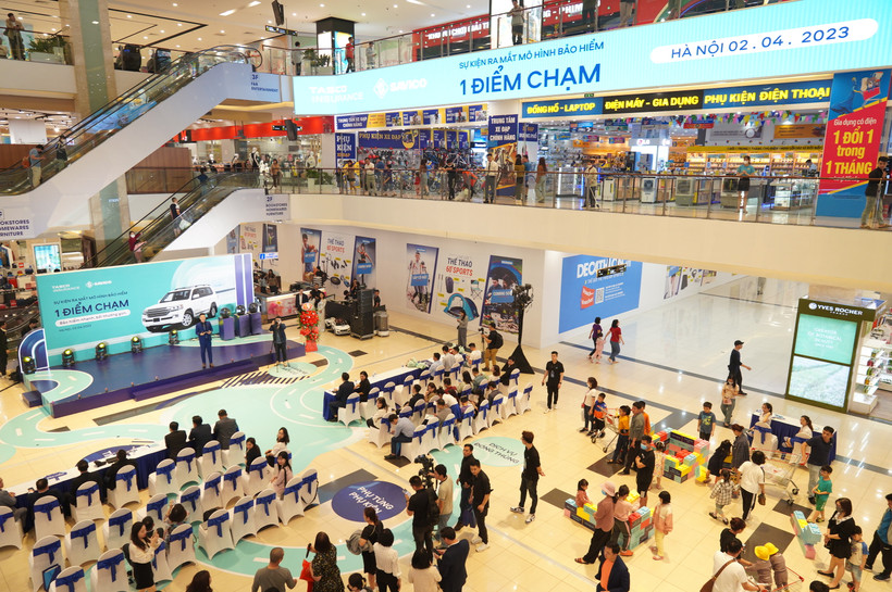  Đông đảo khách hàng tới tham dự chương trình.