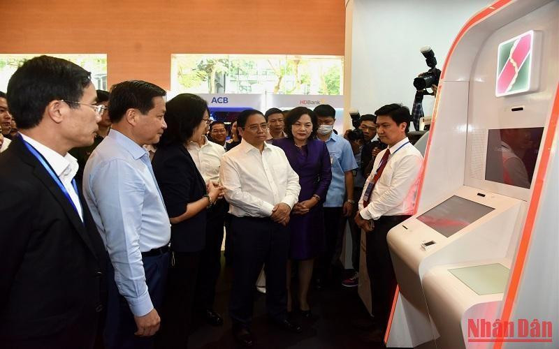 Thủ tướng Phạm Minh Chính dự sự kiện Chuyển đổi số ngành ngân hàng.