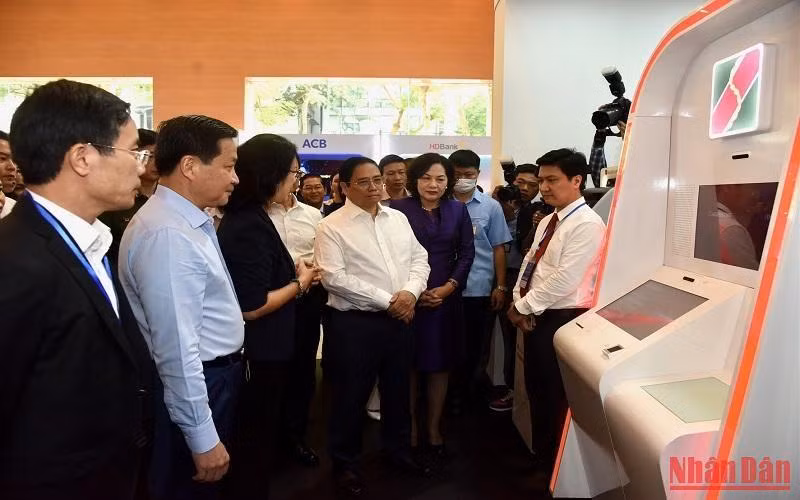 Thủ tướng Phạm Minh Chính dự sự kiện Chuyển đổi số ngành ngân hàng.