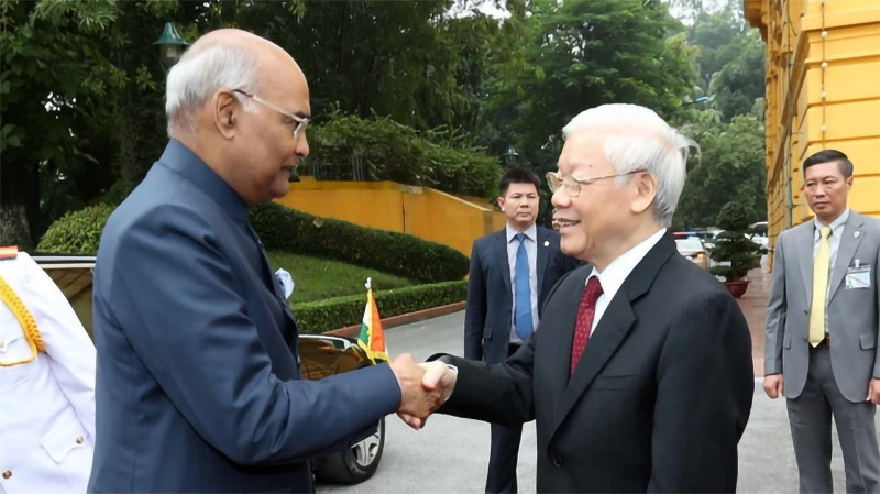 Tổng Bí thư, Chủ tịch nước Nguyễn Phú Trọng đón Tổng thống Ấn Độ Ram Nath Kovind. (Ảnh: TTXVN)