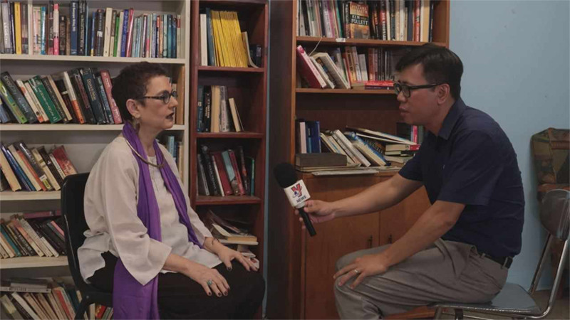 Nhà hoạt động cánh tả nổi tiếng người Mỹ Merle Ratner trả lời phỏng vấn phóng viên TTXVN tại New York ngày 1/2/2024. Ảnh: TTXVN