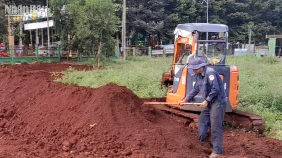 Chiến sĩ Đội K72 tìm kiếm hài cốt liệt sĩ tại huyện Lộc Ninh.