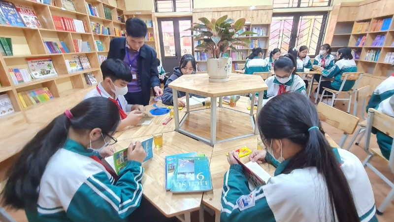 Giờ tự học trong thư viện trường THCS Lý Tự Trọng, huyện Bình Xuyên. (Ảnh: Hà Hồng Hà)
