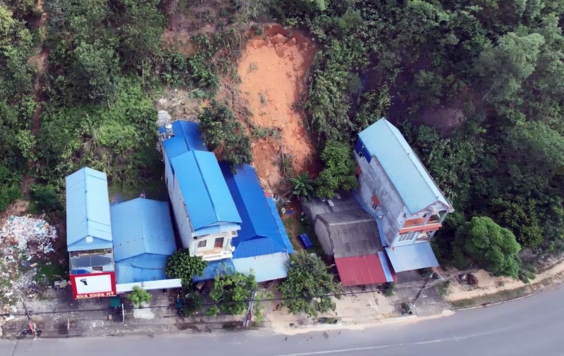 Vị trí sạt lở đe dọa nhiều hộ dân tại tổ 1, thị trấn Đồng Tâm, huyện Chợ Mới. (Ảnh: ĐĂNG BÁCH). 