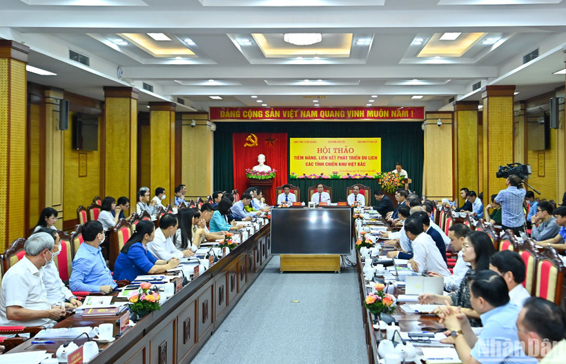 Quang cảnh hội thảo "Tiềm năng, liên kết phát triển du lịch các tỉnh Chiến khu Việt Bắc" tổ chức tại tỉnh Tuyên Quang.