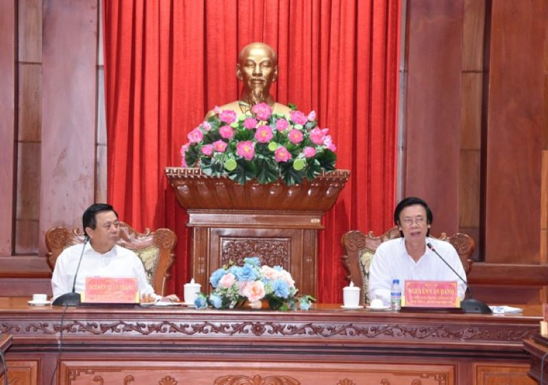 Các đồng chí chủ trì buổi làm việc. 