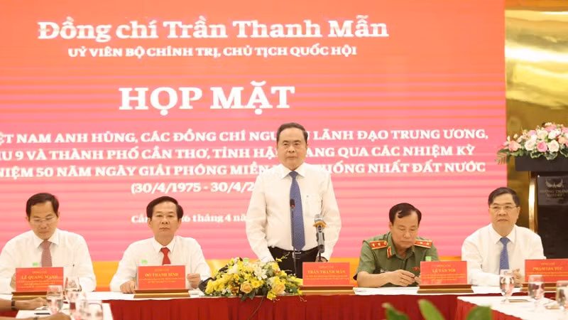 Chủ tịch Quốc hội Trần Thanh Mẫn phát biểu tại buổi họp mặt.