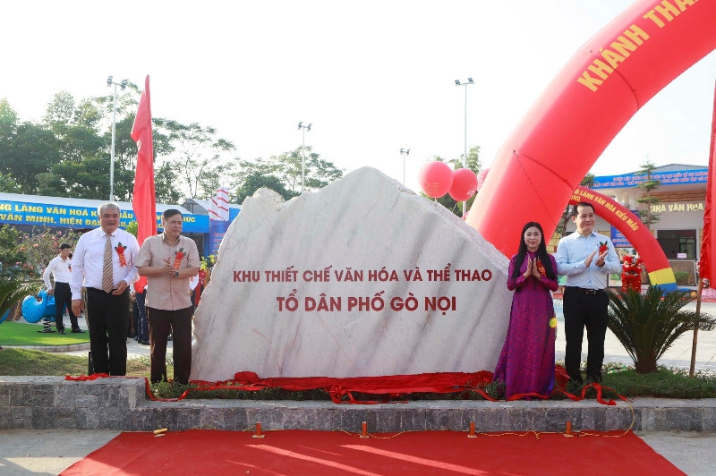 Lãnh đạo tỉnh Vĩnh Phúc và thành phố Vĩnh Yên khánh thành công trình.