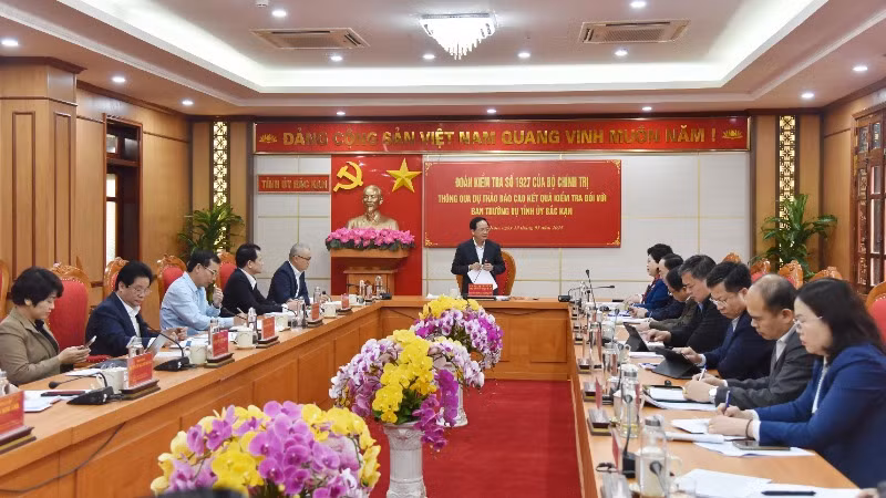 Đồng chí Trịnh Văn Quyết phát biểu kết luận buổi làm việc. (Ảnh: TUẤN SƠN)