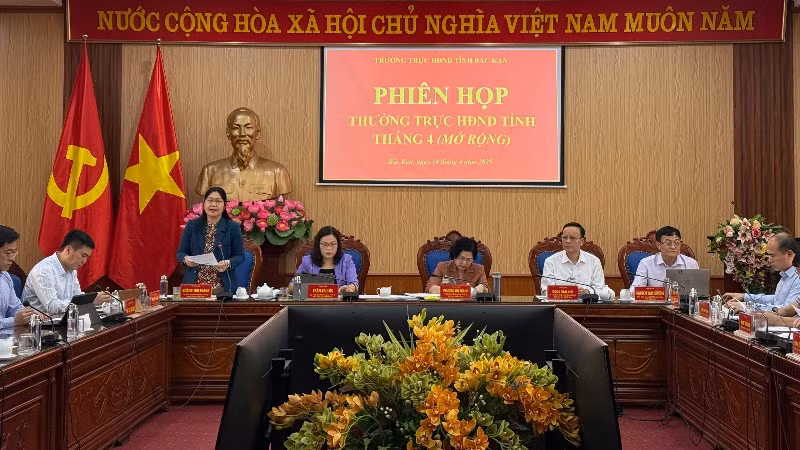 Các đại biểu thảo luận các nội dung tại phiên họp mở rộng. (Ảnh: TUẤN SƠN)