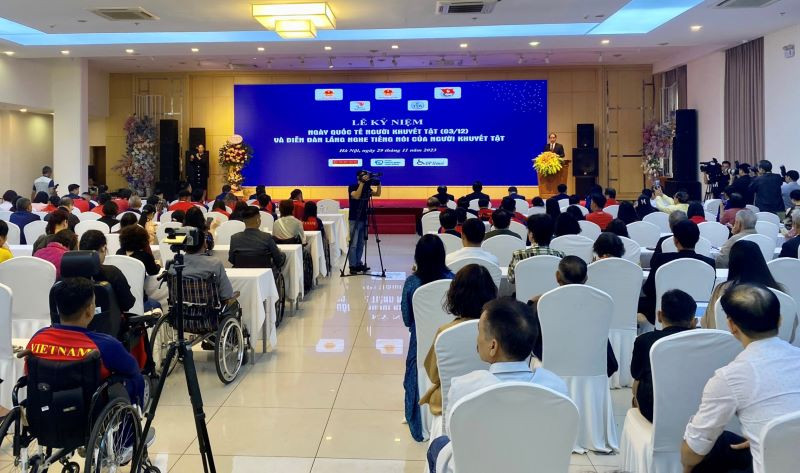 Toàn cảnh Chương trình chào mừng Ngày Quốc tế về người khuyết tật và Diễn đàn Lắng nghe tiếng nói người khuyết tật.