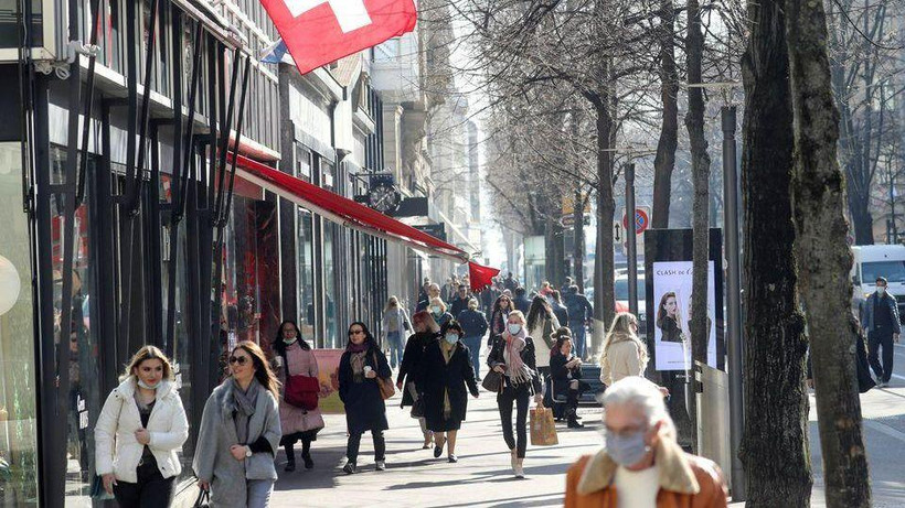 Khu vực mua sắm Bahnhofstrasse tại thành phố Zurich, Thụy Sĩ, ngày 1/3/2021. (Ảnh: Reuters)