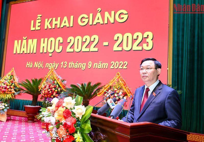 Chủ tịch Quốc hội Vương Đình Huệ phát biểu tại lễ khai giảng. (Ảnh: Duy Linh) 