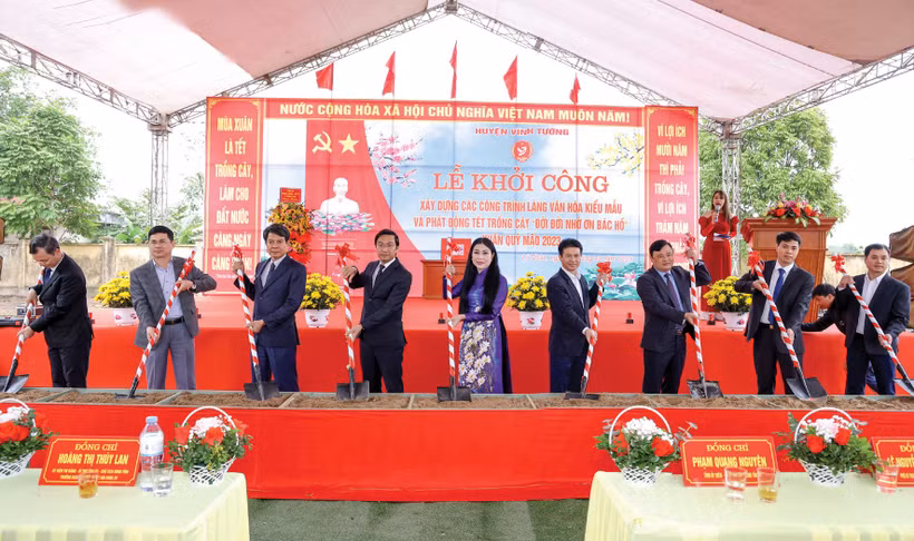 Bí thư Tỉnh ủy Hoàng Thị Thúy Lan khởi công công trình làng văn hóa kiểu mẫu thôn Bàn Mạch, xã Lý Nhân, huyện Vĩnh Tường.