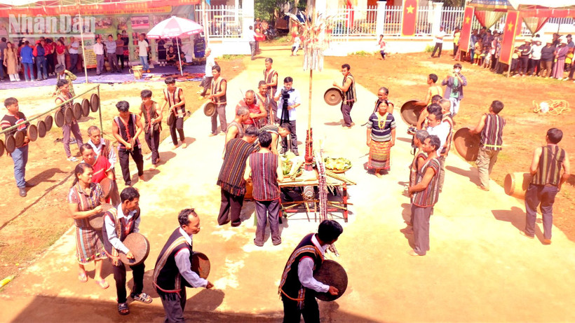 Không gian kết bạn cộng đồng của người M’nông ở Bình Phước.