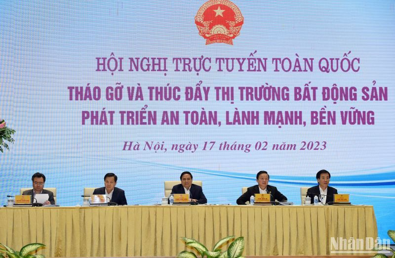 Thủ tướng Phạm Minh Chính chủ trì hội nghị. 