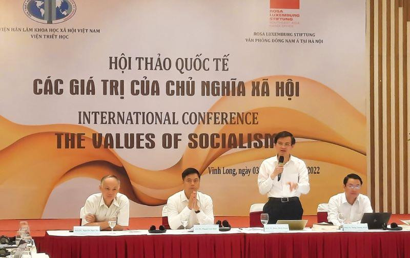 Các diễn giả đồng chủ trì Hội thảo Quốc tế: “Các giá trị của Chủ nghĩa Xã hội". (Ảnh: BÁ DŨNG) 