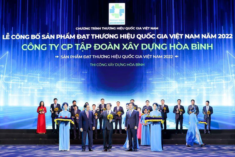 Tập đoàn Xây dựng Hòa Bình đã tiếp tục được vinh danh Thương hiệu quốc gia Việt Nam tại lễ công bố sản phẩm đạt Thương hiệu quốc gia Việt Nam năm 2022.